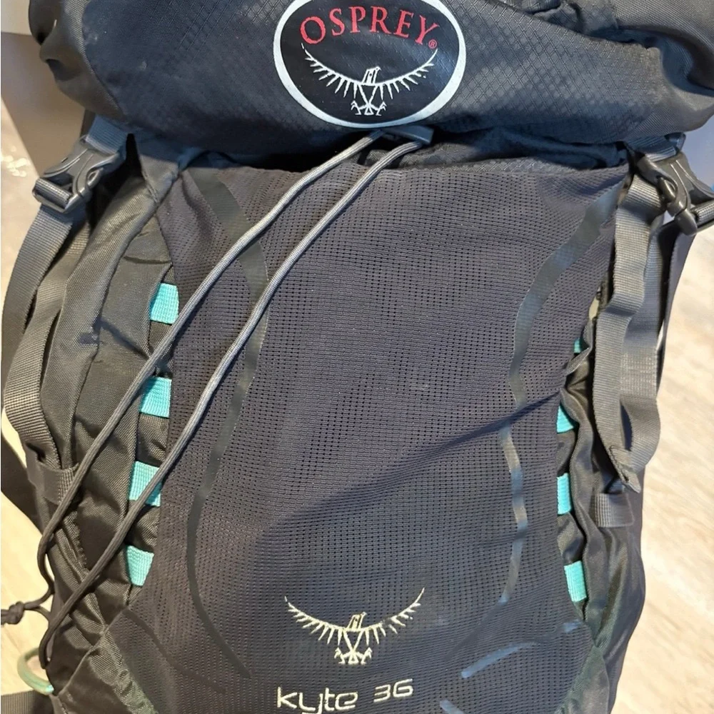 OSPREY Kyte 36 Black with Teal Accent Backpack
